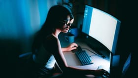 ಮೊಬೈಲ್, ಲ್ಯಾಪ್‌ಟಾಪ್‌ ಹೆಚ್ಚಾಗಿ ಬಳಸುವವರೇ ಎಚ್ಚರ!