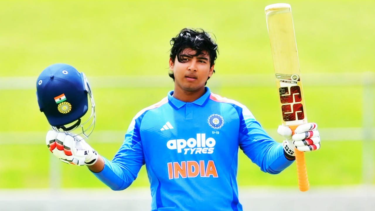ಯೂತ್ ಒಡಿಐ ಕ್ರಿಕೆಟ್ನಲ್ಲಿ ಅತೀ ವೇಗದ ಶತಕ ಸಿಡಿಸಿ ವಿಶ್ವ ದಾಖಲೆ ಬರೆದಿದ್ದ ವೈಭವ್ ಸೂರ್ಯವಂಶಿ (Vaibhav Suryavanshi) ಇದೀಗ ಮತ್ತೊಂದು ವರ್ಲ್ಡ್ ರೆಕಾರ್ಡ್ ನಿರ್ಮಿಸಿದ್ದಾರೆ. ಅದು ಕೂಡ ಅಂಡರ್-19 ವಿಶ್ವಕಪ್ನಲ್ಲಿ ಆಕರ್ಷಕ ಅರ್ಧಶತಕ ಬಾರಿಸುವ ಮೂಲಕ ಎಂಬುದು ವಿಶೇಷ.