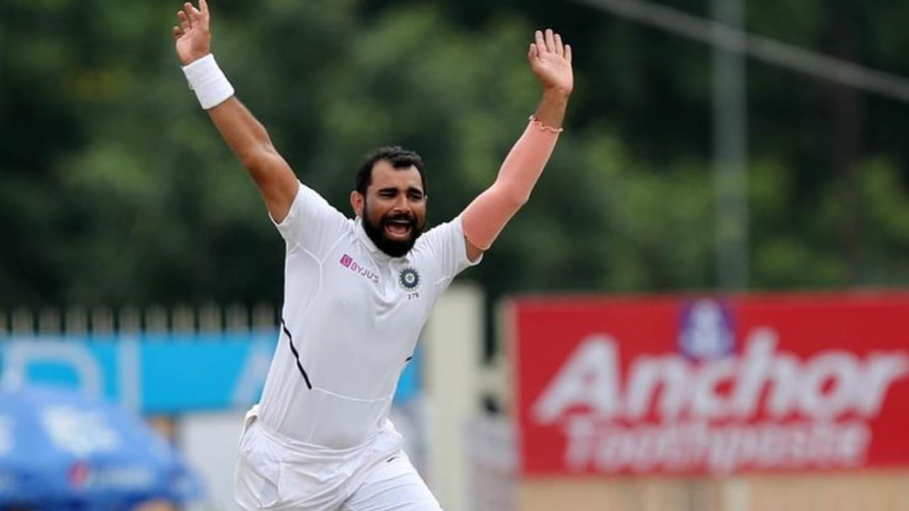 ಈ ಇನ್ನಿಂಗ್ಸ್‌ನಲ್ಲಿ ಮೊಹಮ್ಮದ್ ಶಮಿ ಮಾರಕ ಬೌಲಿಂಗ್ ಮಾಡಿ 16 ಓವರ್‌ಗಳಲ್ಲಿ ಕೇವಲ 51 ರನ್‌ಗಳಿಗೆ ಐದು ಬ್ಯಾಟ್ಸ್‌ಮನ್‌ಗಳನ್ನು ಔಟ್ ಮಾಡಿದರು, ಅದರಲ್ಲಿ ಮೂರು ಮೇಡನ್ ಓವರ್‌ಗಳು ಸೇರಿವೆ. ಈ ಪಂದ್ಯದ ಮೊದಲ ಇನ್ನಿಂಗ್ಸ್‌ನಲ್ಲಿ ಶಮಿ ಕೂಡ ಉತ್ತಮವಾಗಿ ಬೌಲಿಂಗ್ ಮಾಡಿದರು. 