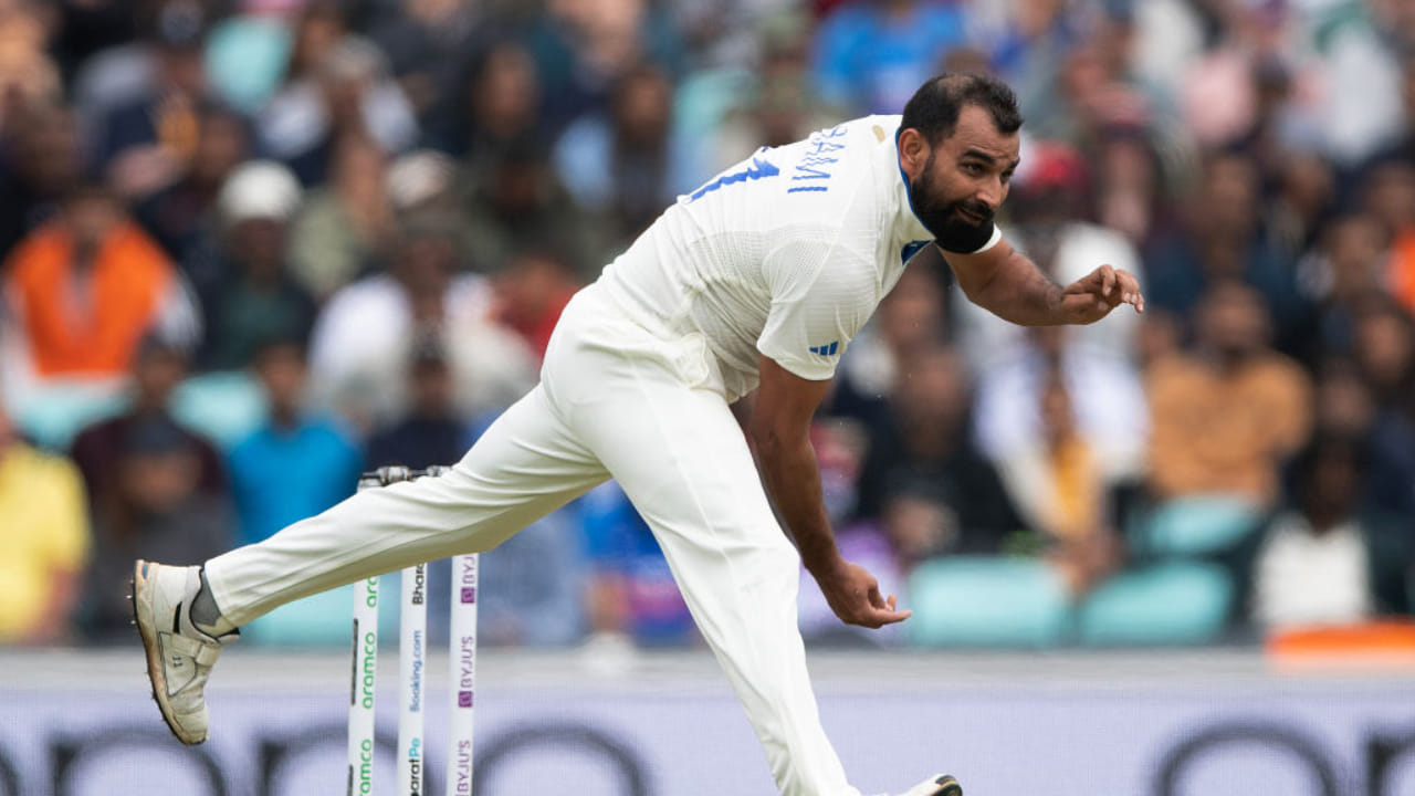 ಮೊದಲ ಇನ್ನಿಂಗ್ಸ್​ನಲ್ಲಿ 16 ಓವರ್‌ಗಳನ್ನು ಬೌಲಿಂಗ್ ಮಾಡಿದ ಶಮಿ 37 ರನ್‌ಗಳಿಗೆ ಎರಡು ವಿಕೆಟ್‌ಗಳನ್ನು ಕಬಳಿಸಿದ್ದರು. ಶಮಿ ಅವರ ಫಾರ್ಮ್ ಬಂಗಾಳಕ್ಕೆ ಶುಭ ಸೂಚನೆಯಾಗಿದ್ದು, ಪ್ರಸ್ತುತ ಗ್ರೂಪ್ ಸಿ ನಲ್ಲಿ ಅಗ್ರಸ್ಥಾನದಲ್ಲಿದೆ. ಬಂಗಾಳ ಇದುವರೆಗಿನ ಐದು ಪಂದ್ಯಗಳಲ್ಲಿ ಮೂರನ್ನು ಗೆದ್ದು ನಾಲ್ಕನೇ ಸ್ಥಾನಕ್ಕೆ ಸನಿಹದಲ್ಲಿದೆ.
