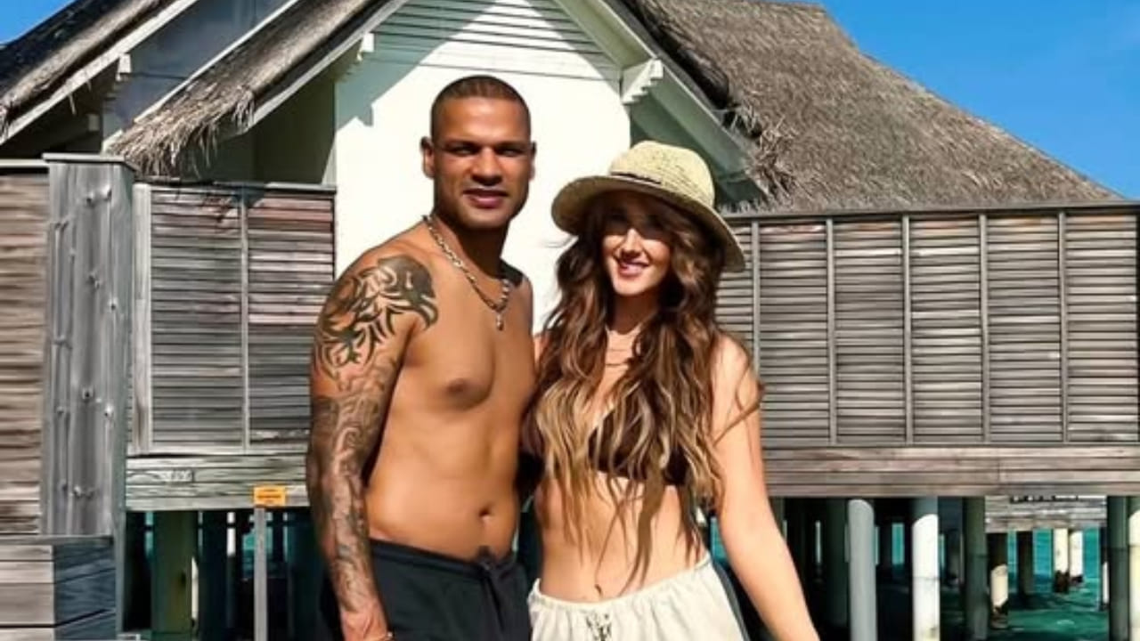 ವಿವಾಹದ ಸಿದ್ಧತೆಗಳು ಈಗಾಗಲೇ ಭರದಿಂದ ಸಾಗಿವೆ ವರದಿಯಾಗಿದೆ. ಆದಾಗ್ಯೂ ಈ ಸುದ್ದಿಯ ಬಗ್ಗೆ ಇದುವರೆಗೂ ಧವನ್ ಆಗಲಿ ಅವರ ಕುಟುಂಬವಾಗಲಿ ಅಥವಾ ಪ್ರೇಯಸಿಯಾಗಲಿ ಯಾವುದೇ ಮಾಹಿತಿಯನ್ನು ಹಂಚಿಕೊಂಡಿಲ್ಲ. ಸಧ್ಯದ ಮಾಹಿತಿ ಪ್ರಕಾರ, ಆಪ್ತ ಸ್ನೇಹಿತರು ಮತ್ತು ಕುಟುಂಬ ಸದಸ್ಯರು ಮಾತ್ರ ಭಾಗವಹಿಸುವ ಖಾಸಗಿ ಸಮಾರಂಭವಾಗಿರಲಿದೆ ಎಂದು ವರದಿಯಾಗಿದೆ. 