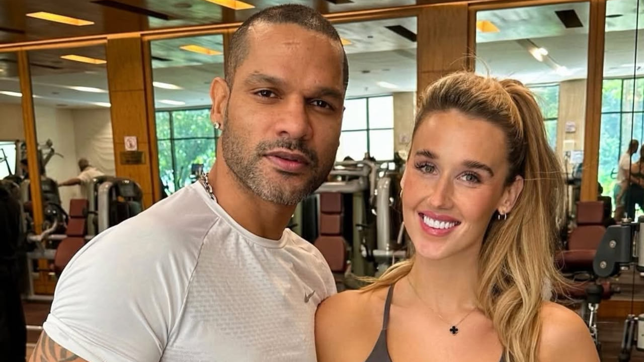 ಕೆಲವು ವರ್ಷಗಳ ಹಿಂದೆ ದುಬೈನಲ್ಲಿ ಪರಸ್ಪರ ಭೇಟಿಯಾದ ಇವರಿಬ್ಬರ ನಡುವೆ ಕಾಲ ಕ್ರಮೇಣ ಪ್ರೀತಿ ಶುರುವಾಗಿದೆ. ಇದೀಗ ಇಬ್ಬರೂ ಕಳೆದ ಒಂದು ವರ್ಷದಿಂದ ಒಟ್ಟಿಗೆ ವಾಸಿಸುತ್ತಿದ್ದು, ಕೆಲವೇ ದಿನಗಳಲ್ಲಿ ವೈವಾಹಿಕ ಜೀವನಕ್ಕೆ ಕಾಲಿರಿಸಲಿದ್ದಾರೆ. ಪ್ರಸ್ತುತ ಸೋಫಿ ಶಿಖರ್ ಧವನ್ ಅವರ ಫೌಂಡೇಶನ್ ಅನ್ನು ಮುನ್ನಡೆಸುತ್ತಿದ್ದಾರೆ.