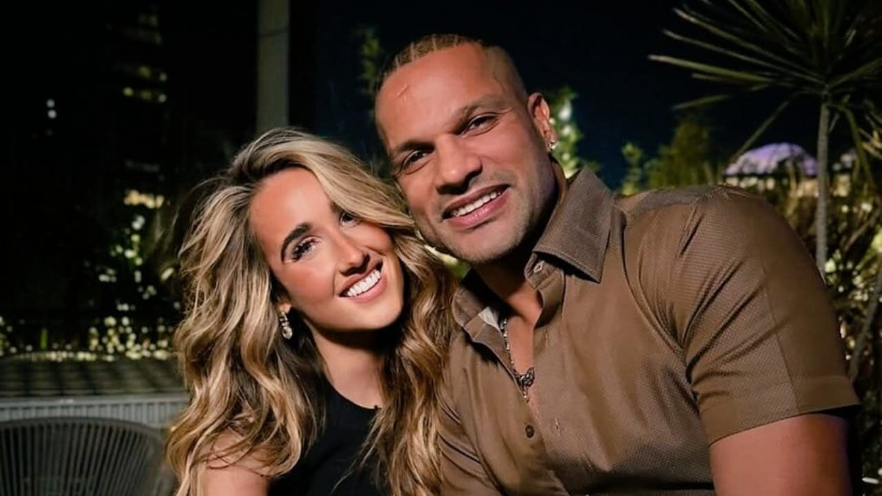 ಟೀಂ ಇಂಡಿಯಾದ ಮಾಜಿ ಆರಂಭಿಕ ಆಟಗಾರ ಶಿಖರ್ ಧವನ್ ತಮ್ಮ ವೈಯಕ್ತಿಕ ಜೀವನದಲ್ಲಿ ಎರಡನೇ ಇನ್ನಿಂಗ್ಸ್ ಆರಂಭಿಸಲಿದ್ದಾರೆ. ಮಾಧ್ಯಮ ವರದಿಗಳ ಪ್ರಕಾರ, ಶಿಖರ್ ಧವನ್ ಫೆಬ್ರವರಿಯಲ್ಲಿ ತಮ್ಮ ದೀರ್ಘಕಾಲದ ಗೆಳತಿ ಸೋಫಿ ಶೈನ್ ಅವರನ್ನು ವರಿಸಲಿದ್ದಾರೆ. ಫೆಬ್ರವರಿ ಮೂರನೇ ವಾರದಲ್ಲಿ ದೆಹಲಿ-ಎನ್‌ಸಿಆರ್‌ನಲ್ಲಿ ವಿವಾಹ ನಡೆಯಲಿದ್ದು, ಕ್ರಿಕೆಟ್ ಮತ್ತು ಬಾಲಿವುಡ್ ಜಗತ್ತಿನ ಅನೇಕ ಪ್ರಮುಖ ವ್ಯಕ್ತಿಗಳು ಭಾಗವಹಿಸುವ ನಿರೀಕ್ಷೆಯಿದೆ.