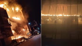 ಹುಬ್ಬಳ್ಳಿಯ ಮಾಲ್​ನಲ್ಲಿ ಅಗ್ನಿ ಅವಘಡ: ಅಕ್ಕಪಕ್ಕದ ಮನೆಗೂ ತಗುಲಿದೆ ಕಿಡಿ