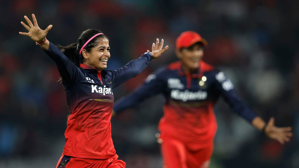 WPL 2026: ಒಂದೇ ಓವರ್​ನಲ್ಲಿ 2 ಪ್ರಮುಖ ವಿಕೆಟ್ ಉರುಳಿಸಿದ ಟಗರು ಪುಟ್ಟಿ; ವಿಡಿಯೋ ನೋಡಿ