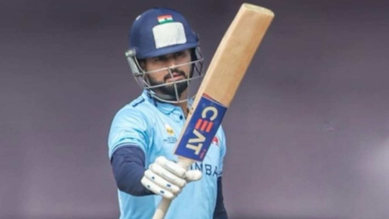 ಇದೀಗ ಗಾಯದಿಂದ ಚೇತರಿಸಿಕೊಂಡಿರುವ ಅಯ್ಯರ್, ವಿಜಯ್ ಹಜಾರೆ ಟ್ರೋಫಿಯಲ್ಲಿ ಮುಂಬೈ ತಂಡದ ನಾಯಕತ್ವವಹಿಸಿಕೊಂಡಿದ್ದು ಮಾತ್ರವಲ್ಲದೆ, ಹಿಮಾಚಲ ಪ್ರದೇಶದ ವಿರುದ್ಧದ ಪಂದ್ಯದಲ್ಲಿ ನಾಲ್ಕನೇ ಕ್ರಮಾಂಕದಲ್ಲಿ ಬ್ಯಾಟಿಂಗ್ ಮಾಡಿ 53 ಎಸೆತಗಳಲ್ಲಿ 82 ರನ್​ಗಳ ಇನ್ನಿಂಗ್ಸ್ ಆಡಿದ್ದರು. ಹೀಗಾಗಿ ಅಯ್ಯರ್​ಗೆ ಅಂದೇ ಬಿಸಿಸಿಐನಿಂದ ಗ್ರೀನ್ ಸಿಗ್ನಲ್​ ಸಿಕ್ಕಿತ್ತು.
