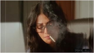 ಪೆನ್ನು ಹಿಡಿದ ಸ್ಟೈಲ್ ಕಿಂಗ್ ರಜನೀಕಾಂತ್: ಬರೆಯುತ್ತಿರುವುದು ಯಾವ ಪುಸ್ತಕ?