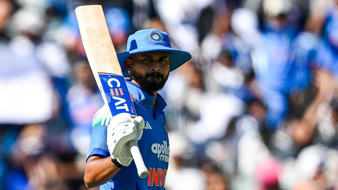 ಅದರಂತೆ ಇಂದು (ಜ.6) ನಡೆಯಲಿರುವ ಹಿಮಾಚಲ ಪ್ರದೇಶ್ ವಿರುದ್ಧದ ಪಂದ್ಯದಲ್ಲಿ ಶ್ರೇಯಸ್ ಅಯ್ಯರ್ ಮುಂಬೈ ತಂಡವನ್ನು ಮುನ್ನಡೆಸಲಿದ್ದಾರೆ. ಅಷ್ಟೇ ಅಲ್ಲದೆ ಜನವರಿ 8 ರಂದು ನಡೆಯಲಿರುವ ಪಂಜಾಬ್ ವಿರುದ್ಧದ ಮ್ಯಾಚ್​ನಲ್ಲೂ ಅಯ್ಯರ್ ಕ್ಯಾಪ್ಟನ್ ಆಗಿ ಕಣಕ್ಕಿಳಿಯಲಿದ್ದಾರೆ.