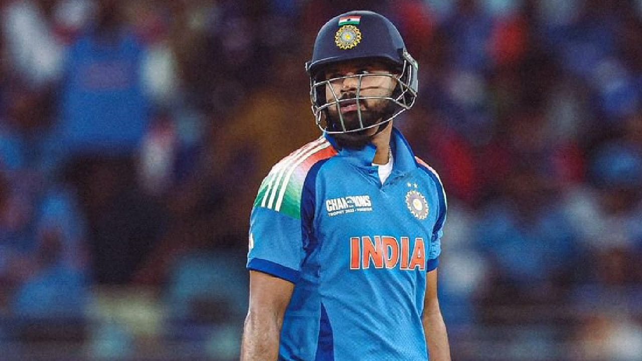 ಇನ್ನು 4ನೇ ಕ್ರಮಾಂಕದಲ್ಲಿ ನಾನು (ಸೂರ್ಯಕುಮಾರ್ ಯಾದವ್) ಕಣಕ್ಕಿಳಿಲಿದ್ದೇನೆ ಎಂದಿದ್ದಾರೆ. ಹೀಗಾಗಿ ನ್ಯೂಝಿಲೆಂಡ್ ವಿರುದ್ಧದ ಮೊದಲ ಟಿ೨೦ ಪಂದ್ಯದಲ್ಲಿ ಶ್ರೇಯಸ್ ಅಯ್ಯರ್ ಕಾಣಿಸಿಕೊಳ್ಳುವುದು ಡೌಟ್. ಏಕೆಂದರೆ ಐದನೇ ಮತ್ತು ಆರನೇ ಕ್ರಮಾಂಕಗಳಲ್ಲಿ ಆಲ್ ರೌಂಡರ್​ಗಳಾಗಿ ಹಾರ್ದಿಕ್ ಪಾಂಡ್ಯ ಹಾಗೂ ಅಕ್ಷರ್ ಪಟೇಲ್ ಕಣಕ್ಕಿಳಿಯುವ ಸಾಧ್ಯತೆ ಹೆಚ್ಚು. ಹೀಗಾಗಿ ನ್ಯೂಝಿಲೆಂಡ್ ವಿರುದ್ಧದ ಮೊದಲ ಪಂದ್ಯದ ವೇಳೆ ಶ್ರೇಯಸ್ ಅಯ್ಯರ್ ಬೆಂಚ್ ಕಾಯಬೇಕಾಗಿ ಬರಬಹುದು.