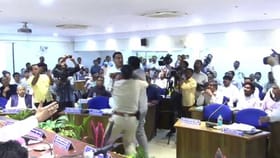 ಬೀದರ್ ಕೆಡಿಪಿ ಸಭೆಯಲ್ಲಿ ಕೈ ಕೈ ಮಿಲಾಯಿಸಿದ ಶಾಸಕ, ಎಂಎಲ್​ಸಿ