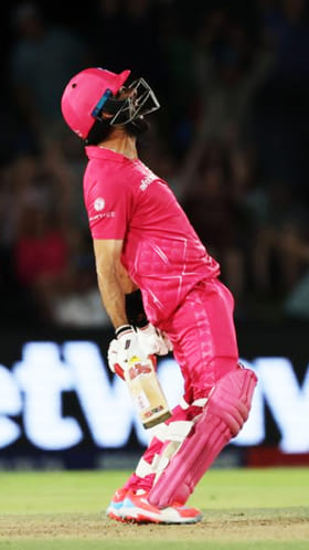 ಕೊನೆಯ ಎಸೆತದಲ್ಲಿ ಸಿಕ್ಸ್ ಸಿಡಿಸಿ ಪಂದ್ಯ ಗೆಲ್ಲಿಸಿದ ರಾಝ