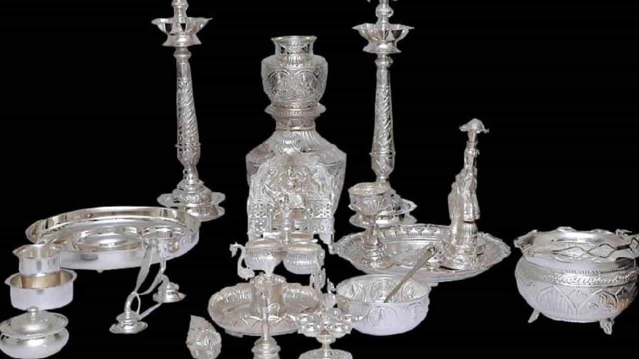Hallmark Silver: ಚಿನ್ನದಂತೆ ಬೆಳ್ಳಿಗೂ ಸದ್ಯದಲ್ಲೇ ಬರಲಿದೆ ಹಾಲ್ಮಾರ್ಕ್ ಗುರುತು Hallmark Silver: ಚಿನ್ನದಂತೆ ಬೆಳ್ಳಿಗೂ ಸದ್ಯದಲ್ಲೇ ಬರಲಿದೆ ಹಾಲ್ಮಾರ್ಕ್ ಗುರುತು