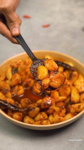 ಸಿಂಪಲ್ ಆಗಿ ಮಾಡಿ ಬೆಳ್ಳುಳ್ಳಿ ಉಪ್ಪಿನಕಾಯಿ!