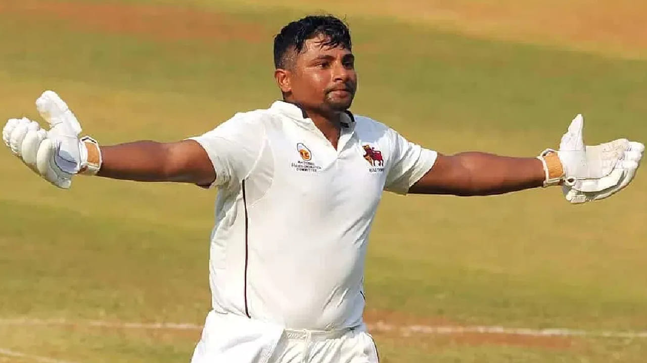 ಅಂದರೆ ಒಂದೇ ಸೀಸನ್​ನಲ್ಲಿ ಪ್ರಥಮ ದರ್ಜೆ ಕ್ರಿಕೆಟ್​ನಲ್ಲಿ ದ್ವಿಶತಕ, ಲಿಸ್ಟ್ ಎ (ಏಕದಿನ) ಕ್ರಿಕೆಟ್​ನಲ್ಲಿ 150 ಹಾಗೂ ಟಿ20 ಕ್ರಿಕೆಟ್​ನಲ್ಲಿ 100 ರನ್ ಬಾರಿಸಿದ ಭಾರತದ ಮೊದಲ ಬ್ಯಾಟರ್ ಎನಿಸಿಕೊಂಡಿದ್ದಾರೆ. ಹಾಗೆಯೇ ವಿಶ್ವ ಕ್ರಿಕೆಟ್​ನಲ್ಲಿ ಈ ಸಾಧನೆ ಮಾಡಿದ 3ನೇ ಬ್ಯಾಟರ್ ಎಂಬ ಹೆಗ್ಗಳಿಕೆಗೆ ಪಾತ್ರರಾಗಿದ್ದಾರೆ.