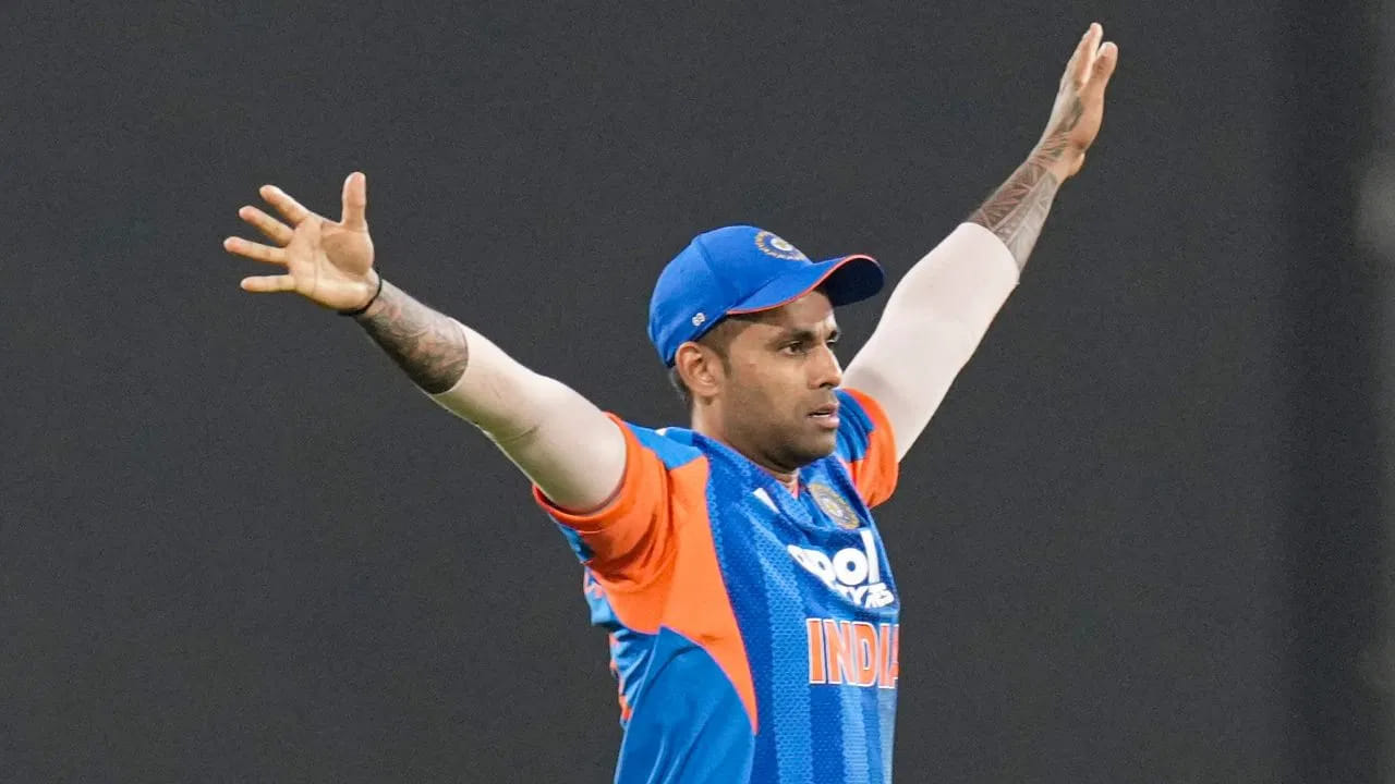 ಇದೀಗ ಸೂರ್ಯಕುಮಾರ್ ಯಾದವ್ ನಾಯಕತ್ವದಲ್ಲಿ ಭಾರತ ತಂಡ ಒಟ್ಟು 41 ಟಿ20 ಪಂದ್ಯಗಳನ್ನಾಡಿದೆ. ಈ ವೇಳೆ ಟೀಮ್ ಇಂಡಿಯಾ ಗೆದ್ದಿರುವುದು ಬರೋಬ್ಬರಿ 33 ಪಂದ್ಯಗಳಲ್ಲಿ. ಅಲ್ಲದೆ ಸೋತಿರುವುದು ಕೇವಲ 6 ಮ್ಯಾಚ್​ಗಳಲ್ಲಿ ಮಾತ್ರ. ಇನ್ನು 2 ಮ್ಯಾಚ್​ಗಳು ಕಾರಣಾಂತರಗಳಿಂದ ರದ್ದಾಗಿದ್ದವು.