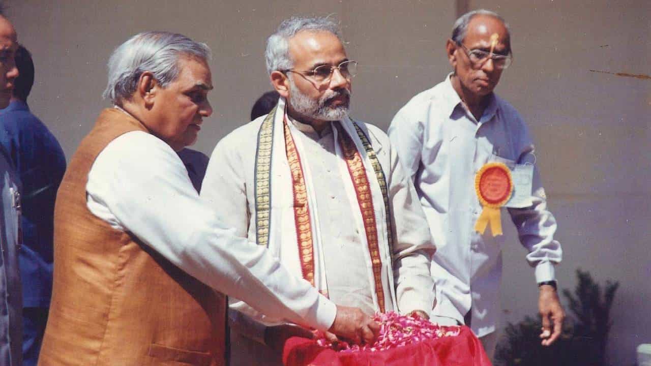 ಸೋಮನಾಥ ಸ್ವಾಭಿಮಾನ ಪರ್ವ, ಎಲ್ಲರೂ ಸೋಮನಾಥ ಭೇಟಿಯ ಫೋಟೊಗಳ ಹಂಚಿಕೊಳ್ಳಲು ಪ್ರಧಾನಿ ಮೋದಿ ಕರೆ ಸೋಮನಾಥ ಸ್ವಾಭಿಮಾನ ಪರ್ವ, ಎಲ್ಲರೂ ಸೋಮನಾಥ ಭೇಟಿಯ ಫೋಟೊಗಳ ಹಂಚಿಕೊಳ್ಳಲು ಪ್ರಧಾನಿ ಮೋದಿ ಕರೆ