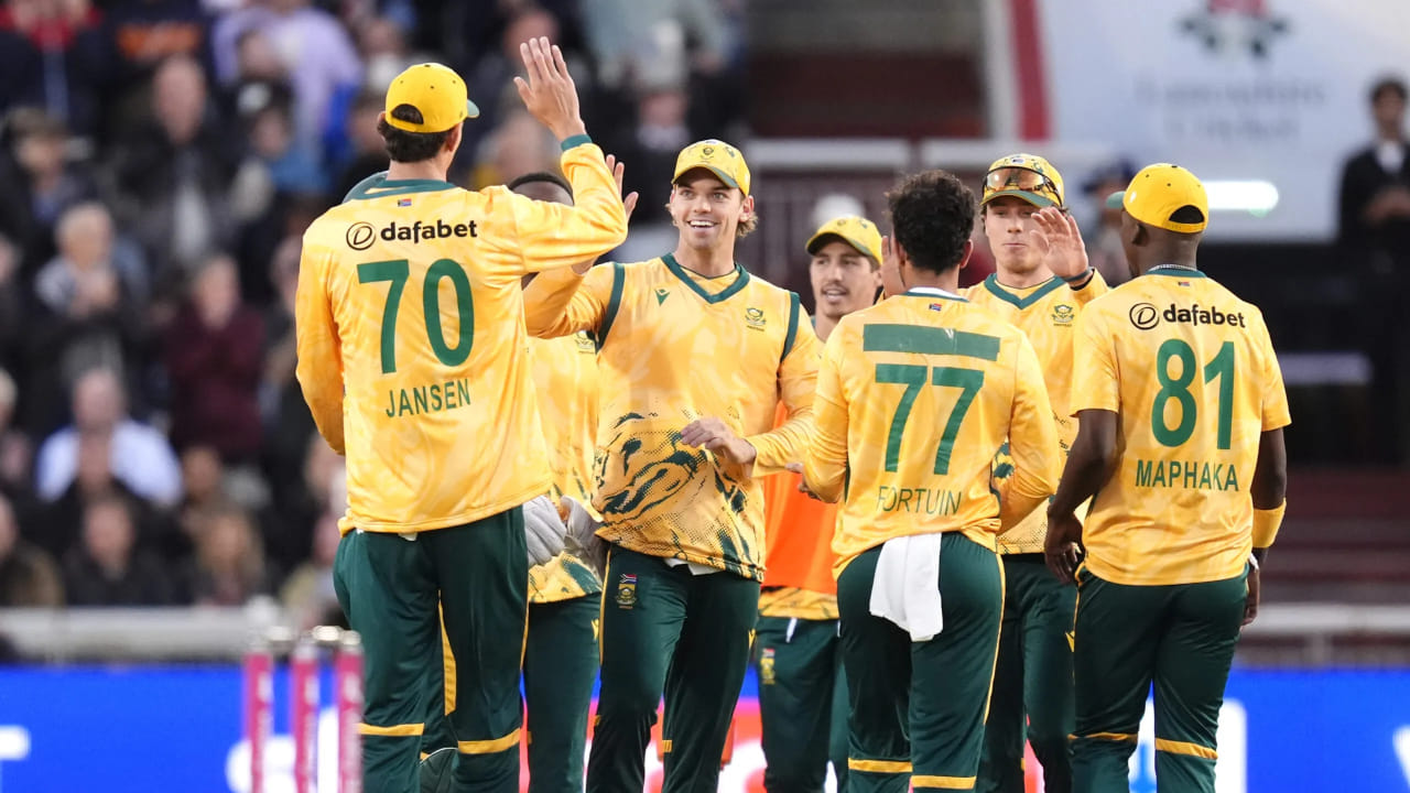 T20 World Cup 2026: ದಕ್ಷಿಣ ಆಫ್ರಿಕಾ ತಂಡದಿಂದ ಇಬ್ಬರು ಔಟ್; ಬದಲಿಯಾಗಿ ಇಬ್ಬರ ಆಯ್ಕೆ T20 World Cup 2026: ದಕ್ಷಿಣ ಆಫ್ರಿಕಾ ತಂಡದಿಂದ ಇಬ್ಬರು ಔಟ್; ಬದಲಿಯಾಗಿ ಇಬ್ಬರ ಆಯ್ಕೆ