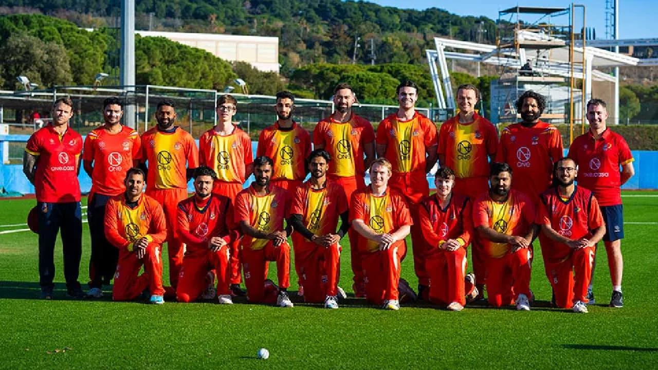 ಇದೀಗ ಕ್ರೊಯೇಷಿಯಾ ವಿರುದ್ಧದ ಬ್ಯಾಕ್ ಟು ಬ್ಯಾಕ್ ಪಂದ್ಯಗಳನ್ನು ಗೆಲ್ಲುವ ಮೂಲಕ ಸ್ಪೇನ್ ತಂಡವು ತನ್ನ ಗೆಲುವಿನ ನಾಗಾಲೋಟವನ್ನು ಮುಂದುವರೆಸಿದೆ. ಈ ಮೂಲಕ ಟಿ20 ಕ್ರಿಕೆಟ್ ಇತಿಹಾಸದಲ್ಲೇ ಸತತವಾಗಿ 20 ಪಂದ್ಯಗಳನ್ನು ಗೆದ್ದ ವಿಶ್ವದ ಮೊದಲ ತಂಡವೆಂಬ ವಿಶ್ವ ದಾಖಲೆಯನ್ನು ತಮ್ಮದಾಗಿಸಿಕೊಂಡಿದೆ.