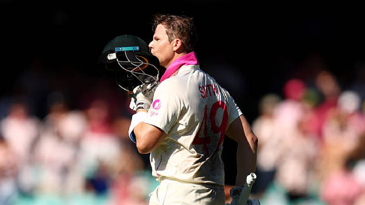 ಸ್ಟೀವ್ ಸ್ಮಿತ್ (Steve Smith) ಟೆಸ್ಟ್ ಕ್ರಿಕೆಟ್​​ನಲ್ಲಿ  37ನೇ ಶತಕ ಸಿಡಿಸಿದ್ದಾರೆ. ಈ ಶತಕದೊಂದಿಗೆ ಆ್ಯಶಸ್ ಸರಣಿಯಲ್ಲಿ ಸ್ಮಿತ್ ವಿಶೇಷ ಮೈಲಿಗಲ್ಲನ್ನು ದಾಟಿದ್ದಾರೆ. ಸಿಡ್ನಿ ಕ್ರಿಕೆಟ್​ ಗ್ರೌಂಡ್​ನಲ್ಲಿ ನಡೆಯುತ್ತಿರುವ ಈ ಪಂದ್ಯದಲ್ಲಿ ಟಾಸ್ ಗೆದ್ದ ಇಂಗ್ಲೆಂಡ್ ತಂಡವು ಮೊದಲು ಬ್ಯಾಟಿಂಗ್ ಮಾಡಿ 384 ರನ್​ ಕಲೆಹಾಕಿತು.