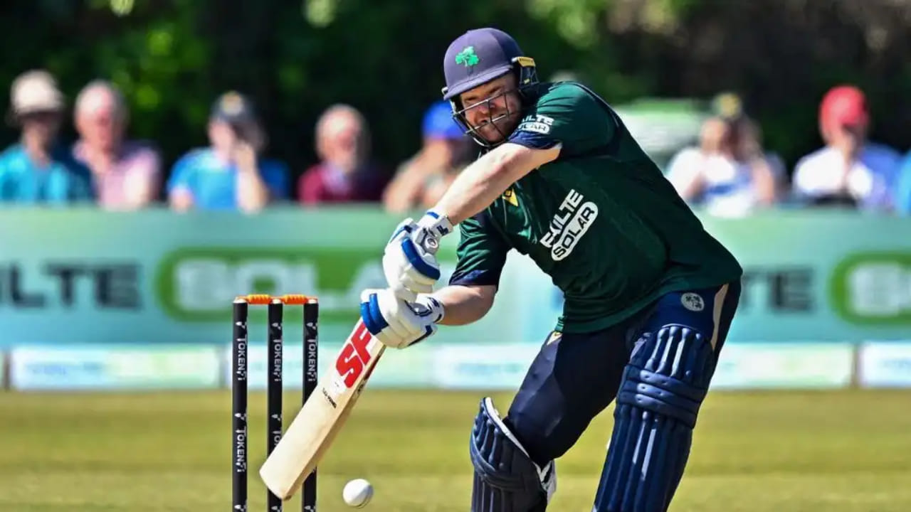 ಪಾಲ್ ಸ್ಟಿರ್ಲಿಂಗ್ ಇದುವರೆಗೆ 160 ಟಿ20 ಅಂತರರಾಷ್ಟ್ರೀಯ ಪಂದ್ಯಗಳನ್ನಾಡಿದ್ದು, 3,874 ರನ್ ಬಾರಿಸಿದ್ದಾರೆ. 26 ಕ್ಕಿಂತ ಹೆಚ್ಚು ಸರಾಸರಿಯಲ್ಲಿ ರನ್ ಬಾರಿಸಿರುವ ಪಾಲ್ ಸ್ಟಿರ್ಲಿಂಗ್ ಒಂದು ಶತಕ ಮತ್ತು 24 ಅರ್ಧಶತಕಗಳನ್ನು ಸಿಡಿಸಿದ್ದಾರೆ. ಇದರಲ್ಲಿ 140 ಸಿಕ್ಸರ್‌ಗಳು ಮತ್ತು 445 ಬೌಂಡರಿಗಳನ್ನು ಬಾರಿಸಿದ್ದಾರೆ.