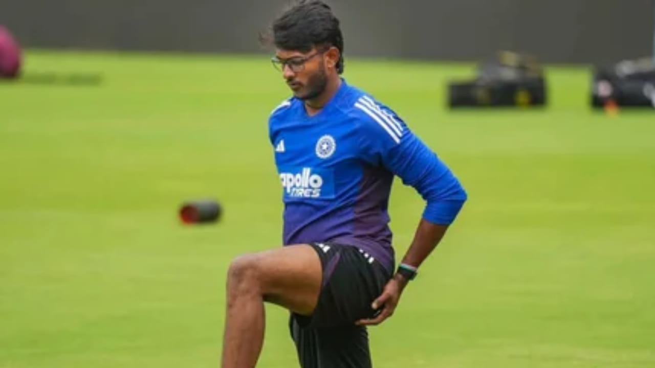 ನೋವಿನ ನಡುವೆಯೂ ಆಟ ಮುಂದುವರೆಸಿದ್ದ ಸುದರ್ಶನ್ ಅವರನ್ನು ಪಂದ್ಯ ಮುಗಿದ ಬಳಿಕ ಬೆಂಗಳೂರಿನಲ್ಲಿರುವ ಬಿಸಿಸಿಐ ಸೆಂಟರ್ ಆಫ್ ಎಕ್ಸಲೆನ್ಸ್‌ಗೆ ದಾಖಲಿಸಲಾಗಿತ್ತು. ಇದೀಗ ಸುದರ್ಶನ್ ವೈದ್ಯಕೀಯ ತಂಡದ ಮೇಲ್ವಿಚಾರಣೆಯಲಿದ್ದಾರೆ. ವರದಿಯ ಪ್ರಕಾರ, ಸುದರ್ಶನ್ ಸುಮಾರು 6 ವಾರಗಳ ಕಾಲ ಕ್ರಿಕೆಟ್​ನಿಂದ ದೂರ ಉಳಿಯಲಿದ್ದಾರೆ ಎಂದು ಪಿಟಿಐ ವರದಿ ಮಾಡಿದೆ.