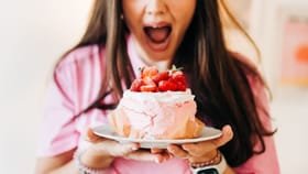 ಪದೇ ಪದೇ ಸಿಹಿ ತಿನ್ನಬೇಕು ಎಂದು ಅನಿಸುವುದಕ್ಕೆ ಕಾರಣವಿದೆ! ಏನ್ ಗೊತ್ತಾ?