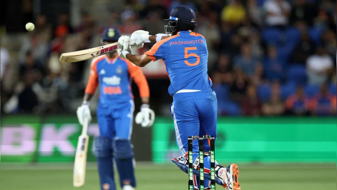 ವಾಷಿಂಗ್ಟನ್ ಸುಂದರ್ ಅವರನ್ನು ಟಿ20 ವಿಶ್ವಕಪ್ ತಂಡಕ್ಕೆ ಆಯ್ಕೆ ಮಾಡಿರುವ ಕಾರಣ, ನ್ಯೂಜಿಲೆಂಡ್ ವಿರುದ್ಧದ ಸರಣಿಯಲ್ಲಿ ಅವರನ್ನು ಅಪಾಯಕ್ಕೆ ಸಿಲುಕಿಸಲು ತಂಡದ ಆಡಳಿತ ಮಂಡಳಿ ಬಯಸಲಿಲ್ಲ ಎಂದು ವರದಿಯಾಗಿದೆ. ಆರಂಭದಲ್ಲಿ, ಅವರು ಸರಣಿಯ ನಂತರದ ಪಂದ್ಯಗಳಲ್ಲಿ ಆಡಬಹುದು ಎಂದು ಆಶಿಸಲಾಗಿತ್ತು, ಆದರೆ ಈಗ ಅವರು ಈ ಸರಣಿಯಲ್ಲಿ ಭಾಗವಹಿಸುವುದಿಲ್ಲ. ಆದಾಗ್ಯೂ, ಟಿ20 ವಿಶ್ವಕಪ್ ಅನ್ನು ಗಮನದಲ್ಲಿಟ್ಟುಕೊಂಡು, ಅವರು ನಂತರದ ಹಂತಗಳಲ್ಲಿ ತಂಡವನ್ನು ಸೇರುವ ಸಾಧ್ಯತೆಯಿದೆ.