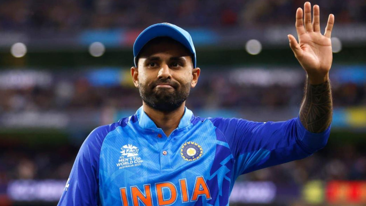 ಬ್ಯಾಟ್ಸ್‌ಮನ್ ಆಗಿ ಸೂರ್ಯನಿಗೆ ಈ ಪಂದ್ಯದಲ್ಲಿ ಕಮಾಲ್ ಮಾಡಲು ಸಾಧ್ಯವಾಗಲಿಲ್ಲ. ಆದಾಗ್ಯೂ ಆಟಗಾರನಾಗಿ ಸೂರ್ಯ ಈ ಪಂದ್ಯದಲ್ಲಿ ಮೈಲಿಗಲ್ಲು ದಾಟಿದರು. ವಾಸ್ತವವಾಗಿ ಅಂತಾರಾಷ್ಟ್ರೀಯ ಟಿ20 ಕ್ರಿಕೆಟ್​ನಲ್ಲಿ ಇದು ಸೂರ್ಯಕುಮಾರ್​ಗೆ 100 ನೇ ಪಂದ್ಯವಾಗಿತ್ತು. ಈ ಮೂಲಕ ಸೂರ್ಯ, ರೋಹಿತ್ ಶರ್ಮಾ, ವಿರಾಟ್ ಕೊಹ್ಲಿ ಮತ್ತು ಹಾರ್ದಿಕ್ ಪಾಂಡ್ಯ ನಂತರ 100 ಅಂತರರಾಷ್ಟ್ರೀಯ ಟಿ20 ಪಂದ್ಯಗಳನ್ನು ಆಡಿದ ನಾಲ್ಕನೇ ಭಾರತೀಯ ಆಟಗಾರ ಎಂಬ ಹೆಗ್ಗಳಿಕೆಗೆ ಪಾತ್ರರಾದರು. 