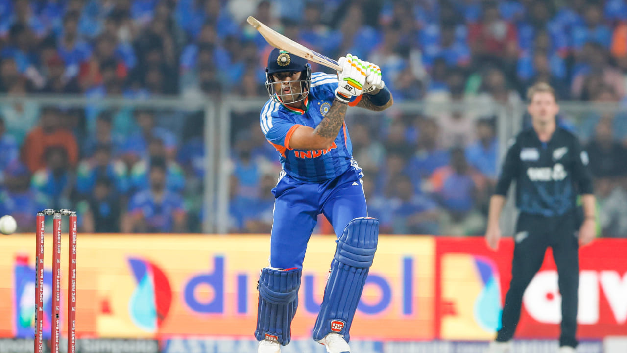 ಈ ದಾಖಲೆಯ ಜೊತೆಗೆ ಮತ್ತೊಂದು ವಿಶ್ವ ದಾಖಲೆಯನ್ನು ಸೃಷ್ಟಿಸಿದ ಸೂರ್ಯ, ಅಂತರರಾಷ್ಟ್ರೀಯ ಟಿ20 ಕ್ರಿಕೆಟ್ನಲ್ಲಿ ಅತಿ ಕಡಿಮೆ ಎಸೆತಗಳಲ್ಲಿ 3,000 ರನ್ ಪೂರೈಸಿದ ವಿಶ್ವದ ಮೊದಲ ಆಟಗಾರ ಎನಿಸಿಕೊಂಡರು. ಸೂರ್ಯ 1,822 ಎಸೆತಗಳಲ್ಲಿ 3,000 ಟಿ20ರನ್ಗಳನ್ನು ಪೂರ್ಣಗೊಳಿಸಿದರು. ಈ ಹಿಂದೆ, ಈ ದಾಖಲೆಯನ್ನು ಯುಎಇಯ ಮೊಹಮ್ಮದ್ ವಾಸಿಮ್ ಹೊಂದಿದ್ದರು, ಅವರು 1,947 ಎಸೆತಗಳಲ್ಲಿ 3,000 ಟಿ20 ರನ್ ಪೂರೈಸಿದ್ದರು.