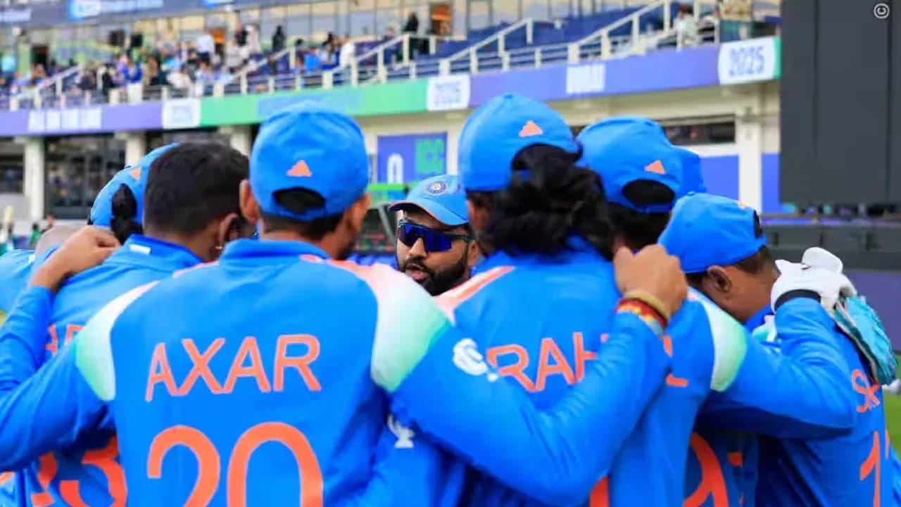 ಇನ್ನು ಸೌತ್ ಆಫ್ರಿಕಾ ವಿರುದ್ಧದ ಏಕದಿನ ಸರಣಿಯಲ್ಲಿ ಕಾಣಿಸಿಕೊಂಡಿದ್ದ ಮೂವರು ಆಟಗಾರರು ಈ ಬಾರಿ ತಂಡದಲ್ಲಿ ಸ್ಥಾನ ಪಡೆದಿಲ್ಲ. ಅದರಲ್ಲೂ ಕೊನೆಯ ಪಂದ್ಯದಲ್ಲಿ ಶತಕ ಸಿಡಿಸಿದ್ದ ಆಟಗಾರನನ್ನು 15 ಸದಸ್ಯರುಗಳ ತಂಡದಿಂದ ಕೈ ಬಿಟ್ಟಿರುವುದು ಹೊಸ ಚರ್ಚೆಗೆ ಕಾರಣವಾಗಿದೆ. ಅದರಂತೆ ಈ ಬಾರಿ ಅವಕಾಶ ವಂಚಿತರಾದ ಆಟಗಾರರ ಪಟ್ಟಿ ಈ ಕೆಳಗಿನಂತಿದೆ...