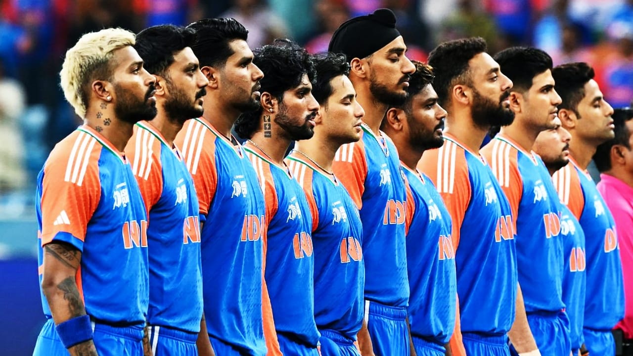 ಭಾರತ ಮತ್ತು ನ್ಯೂಝಿಲೆಂಡ್ (IND vs NZ) ನಡುವಣ ಸರಣಿಯು ಜನವರಿ 11 ರಿಂದ ಶುರುವಾಗಲಿದೆ. ಭಾರತದಲ್ಲಿ ನಡೆಯಲಿರುವ ಈ ಸರಣಿಯಲ್ಲಿ ಮೂರು ಏಕದಿನ ಹಾಗೂ ಐದು ಟಿ20 ಪಂದ್ಯಗಳು ನಡೆಯಲಿದೆ. ಈ ಸರಣಿ ಆರಂಭಕ್ಕೂ ಮುನ್ನ ಟೀಮ್ ಇಂಡಿಯಾಗೆ ಆಘಾತ ಎದುರಾಗಿದೆ.