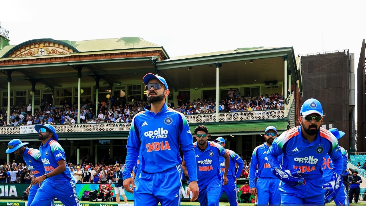 ಭಾರತ ಏಕದಿನ ತಂಡ : ಶುಭ್​ಮನ್ ಗಿಲ್ (ನಾಯಕ), ರೋಹಿತ್ ಶರ್ಮಾ, ವಿರಾಟ್ ಕೊಹ್ಲಿ, ಕೆಎಲ್ ರಾಹುಲ್ (ವಿಕೆಟ್ ಕೀಪರ್), ಶ್ರೇಯಸ್ ಅಯ್ಯರ್, ವಾಷಿಂಗ್ಟನ್ ಸುಂದರ್, ರವೀಂದ್ರ ಜಡೇಜಾ, ಮೊಹಮ್ಮದ್ ಸಿರಾಜ್, ಹರ್ಷಿತ್ ರಾಣಾ, ಪ್ರಸಿದ್ಧ್ ಕೃಷ್ಣ, ಅರ್ಷದೀಪ್ ಸಿಂಗ್, ಕುಲ್ದೀಪ್ ಯಾದವ್, ನಿತೀಶ್ ಕುಮಾರ್ ರೆಡ್ಡಿ, ಯಶಸ್ವಿ ಜೈಸ್ವಾಲ್, ಧ್ರುವ್ ಜುರೆಲ್ (ವಿಕೆಟ್ ಕೀಪರ್).
