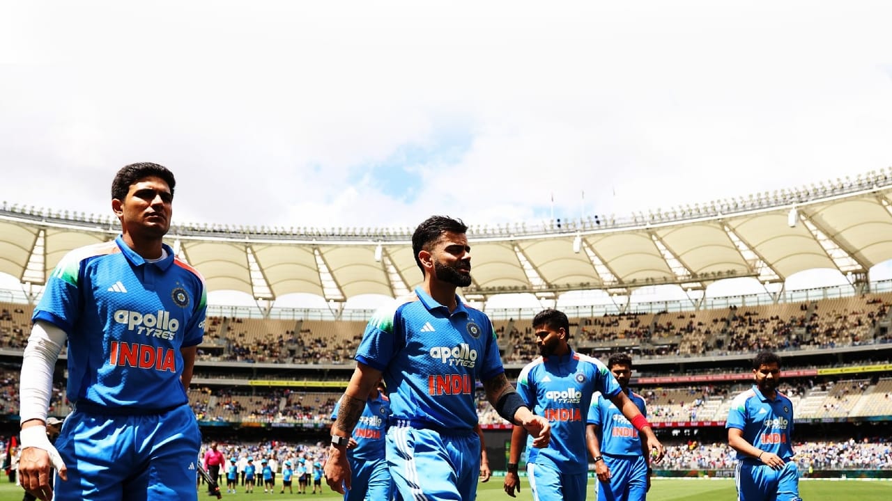 ಭಾರತ ಮತ್ತು ನ್ಯೂಝಿಲೆಂಡ್ (IND vs NZ) ನಡುವಣ ಮೂರು ಪಂದ್ಯಗಳ ಏಕದಿನ ಸರಣಿ ಇಂದಿನಿಂದ (ಜ.11) ಶುರುವಾಗಲಿದೆ. ರಾಜ್​ಕೋಟ್​ನಲ್ಲಿ ನಡೆಯಲಿರುವ ಮೊದಲ ಪಂದ್ಯಕ್ಕೂ ಮುನ್ನ ಟೀಮ್ ಇಂಡಿಯಾಗೆ ಆಘಾತ ಎದುರಾಗಿದೆ. ತಂಡದ ಪ್ರಮುಖ ಆಟಗಾರ ಗಾಯಗೊಂಡು ಇಡೀ ಸರಣಿಯಿಂದ ಹೊರಬಿದ್ದಿದ್ದಾರೆ.