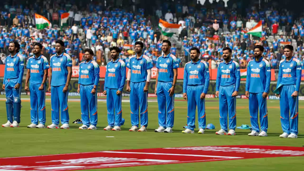 India vs New Zealand: ನ್ಯೂಝಿಲೆಂಡ್ ವಿರುದ್ಧದ ಮೊದಲ ಏಕದಿನ ಪಂದ್ಯದ ಗೆಲುವಿನ ಬೆನ್ನಲ್ಲೇ ಟೀಮ್ ಇಂಡಿಯಾಗೆ ಆಘಾತ ಎದುರಾಗಿದೆ. ತಂಡದಲ್ಲಿದ್ದ ಪ್ರಮುಖ ಆಲ್ರೌಂಡರ್ ಗಾಯಗೊಂಡು ಇದೀಗ ಇಡೀ ಸರಣಿಯಿಂದಲೇ ಹೊರಬಿದ್ದಿದ್ದಾರೆ.