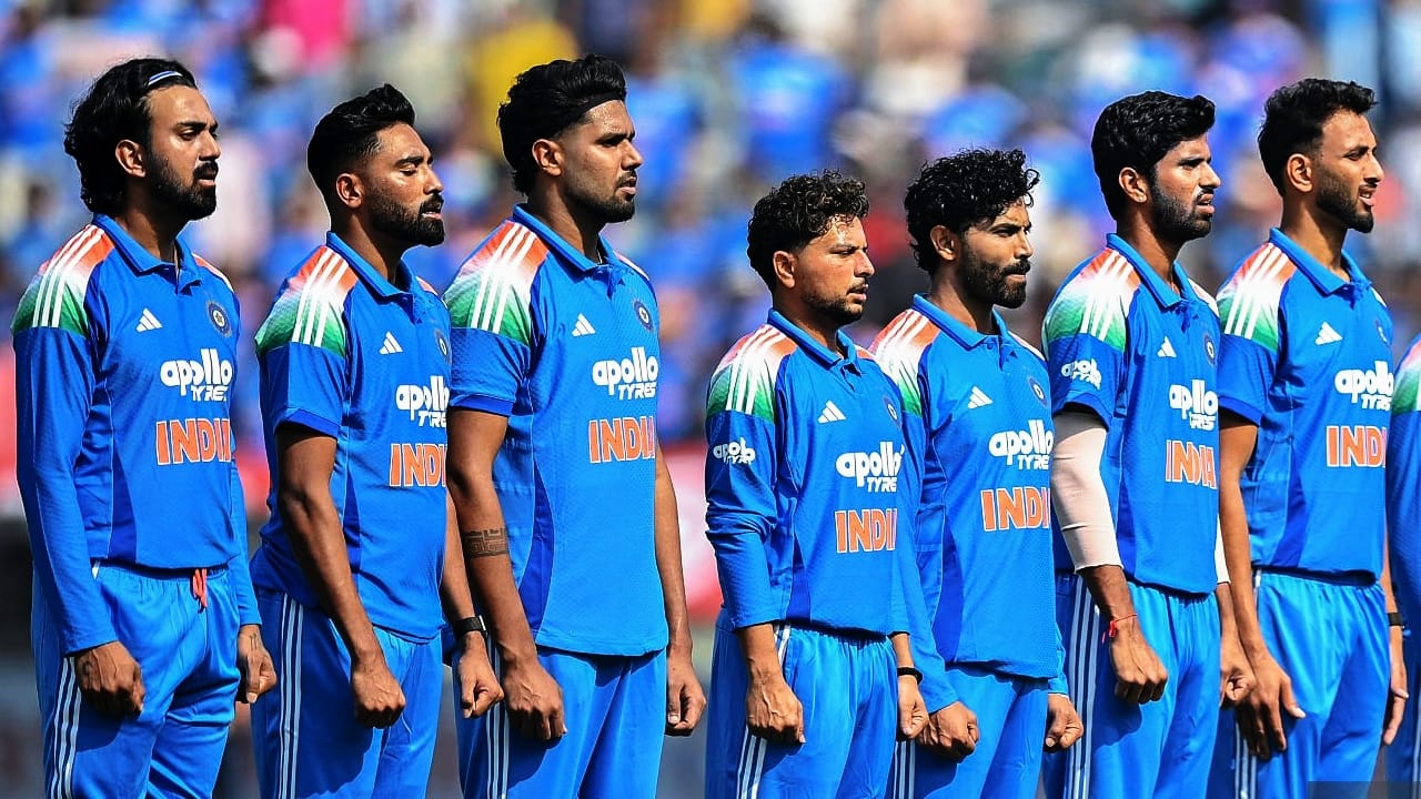 ಭಾರತ ಏಕದಿನ ತಂಡ : ಶುಭ್​ಮನ್ ಗಿಲ್ (ನಾಯಕ), ರೋಹಿತ್ ಶರ್ಮಾ, ವಿರಾಟ್ ಕೊಹ್ಲಿ, ಕೆಎಲ್ ರಾಹುಲ್ (ವಿಕೆಟ್ ಕೀಪರ್), ಶ್ರೇಯಸ್ ಅಯ್ಯರ್, ರವೀಂದ್ರ ಜಡೇಜಾ, ಮೊಹಮ್ಮದ್ ಸಿರಾಜ್, ಹರ್ಷಿತ್ ರಾಣಾ, ಪ್ರಸಿದ್ಧ್ ಕೃಷ್ಣ, ಅರ್ಷದೀಪ್ ಸಿಂಗ್, ಕುಲ್ದೀಪ್ ಯಾದವ್, ನಿತೀಶ್ ಕುಮಾರ್ ರೆಡ್ಡಿ, ಯಶಸ್ವಿ ಜೈಸ್ವಾಲ್, ಧ್ರುವ್ ಜುರೆಲ್ (ವಿಕೆಟ್ ಕೀಪರ್), ಆಯುಷ್ ಬದೋನಿ.