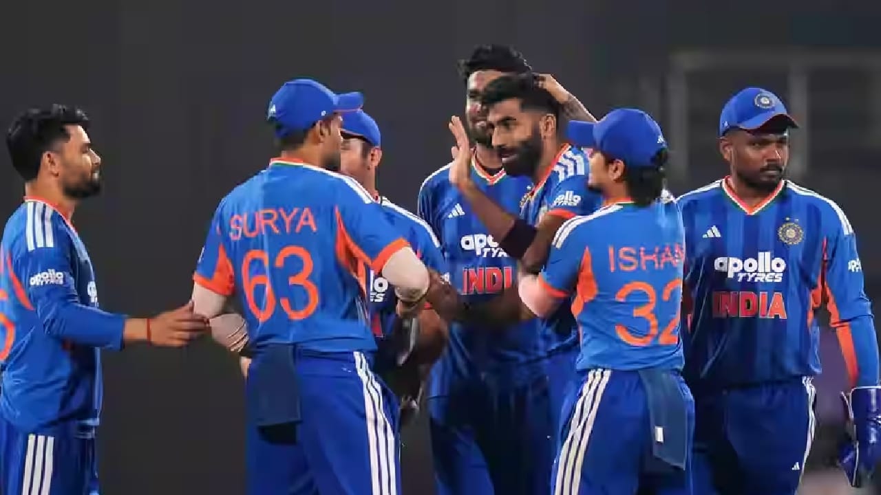 ಅಂದರೆ ಟಿ20 ಕ್ರಿಕೆಟ್ ಇತಿಹಾಸದಲ್ಲೇ ಸತತವಾಗಿ ಅತೀ ಹೆಚ್ಚು ಸರಣಿಗಳನ್ನು ಗೆದ್ದ ವಿಶ್ವ ದಾಖಲೆ ಪಾಕಿಸ್ತಾನ್ ತಂಡದ ಹೆಸರಿನಲ್ಲಿದೆ. ಈ ದಾಖಲೆಯನ್ನು ಇದೀಗ ಟೀಮ್ ಇಂಡಿಯಾ ಸರಿಗಟ್ಟುವ ಮೂಲಕ ಹೊಸ ಇತಿಹಾಸ ನಿರ್ಮಿಸುವತ್ತ ದಾಪುಗಾಲಿಟ್ಟಿದೆ.