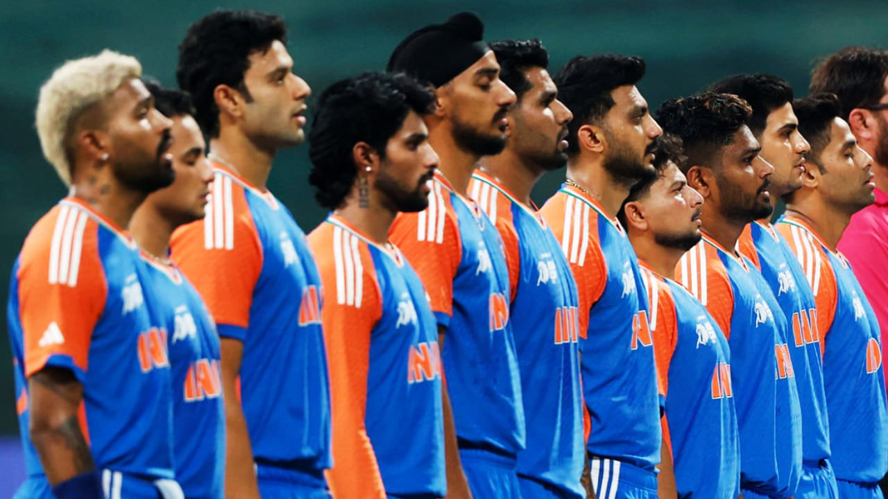 T20 World Cup 2026: ಟಿ20 ವಿಶ್ವಕಪ್ ಆರಂಭಕ್ಕೆ ಇನ್ನು ಉಳಿದಿರುವುದು ದಿನಗಳು ಮಾತ್ರ. ಫೆಬ್ರವರಿ 7 ರಿಂದ ಶುರುವಾಗಲಿರುವ ಕ್ರಿಕೆಟ್ ಮಹಾಸಮರಕ್ಕೆ ಈಗಾಗಲೇ ಎಲ್ಲಾ ತಂಡಗಳು ಸಜ್ಜಾಗಿವೆ. ಈ ಸಜ್ಜಾಗುವಿಕೆಯ ನಡುವೆ ಟೀಮ್ ಇಂಡಿಯಾ ಆಟಗಾರನೋರ್ವ ಟೂರ್ನಿಯಿಂದ ಹೊರಗುಳಿಯುವ ಸಾಧ್ಯತೆಯಿದೆ ಎಂಬ ಸುದ್ದಿಯೊಂದು ಹೊರಬಿದ್ದಿದೆ.