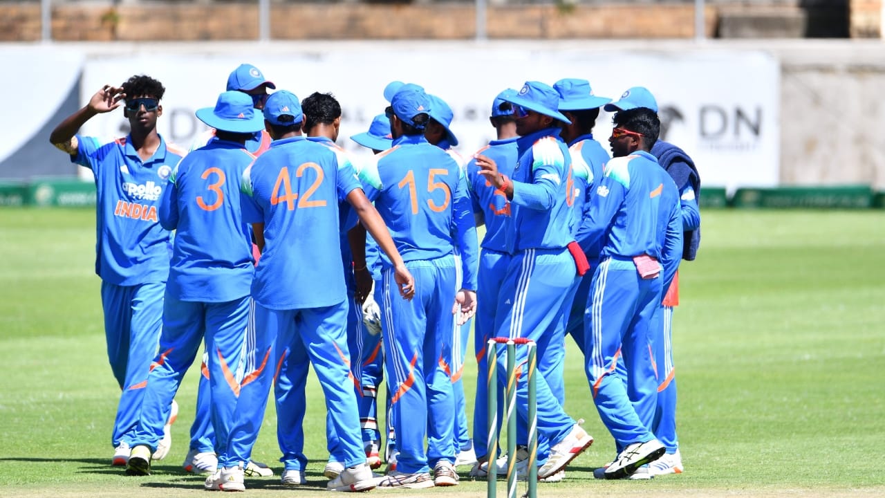 IND vs SA: 233 ರನ್ಗಳಿಂದ ಗೆದ್ದು ಏಕದಿನ ಸರಣಿ ಕ್ಲೀನ್ ಸ್ವೀಪ್ ಮಾಡಿದ ಟೀಂ ಇಂಡಿಯಾ IND vs SA: 233 ರನ್ಗಳಿಂದ ಗೆದ್ದು ಏಕದಿನ ಸರಣಿ ಕ್ಲೀನ್ ಸ್ವೀಪ್ ಮಾಡಿದ ಟೀಂ ಇಂಡಿಯಾ