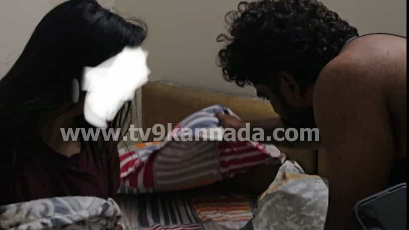 ಪತ್ನಿಗೆ ವಂಚಿಸಿ ಟೆಕ್ಕಿ ಪತಿ ಅಕ್ರಮ ಸಂಬಂಧ: ಪ್ರೇಯಸಿ ಜೊತೆ ಪಲ್ಲಂಗದಲ್ಲಿದ್ದಾಗಲೇ ಪೊಲೀಸರಿಗೆ ಸಿಕ್ಕಿಬಿದ್ದ!