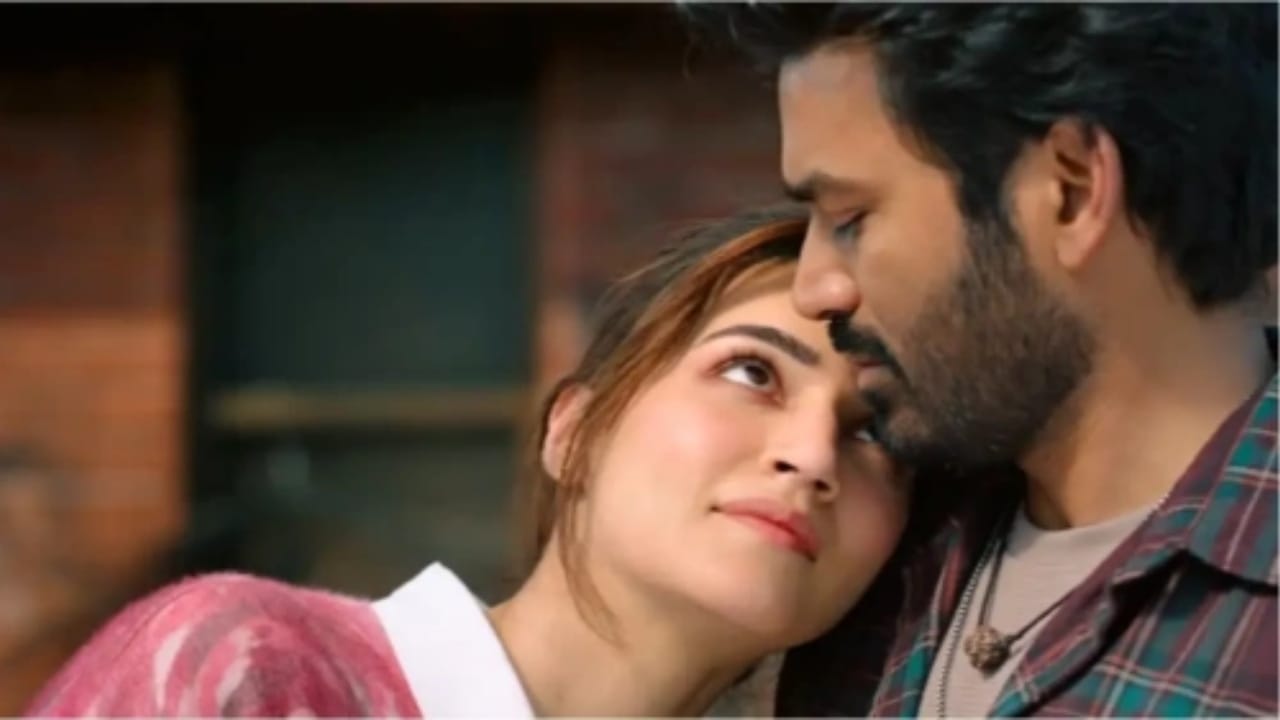 ಧನುಶ್, ಕೃತಿ ಸನೋನ್ ನಟನೆಯ ‘ತೇರೆ ಇಷ್ಕ್ ಮೇ’ ಸಿನಿಮಾ ಚಿತ್ರಮಂದಿರಗಳಲ್ಲಿ ಬಿಡುಗಡೆ ಆಗಿ ಹಿಟ್ ಎನಿಸಿಕೊಂಡಿತ್ತು. ಆನಂದ್ ಎಲ್ ರಾಯ್ ನಿರ್ದೇಶನದ ಈ ಪ್ರೇಮಕಥಾ ಸಿನಿಮಾ ಇದೀಗ ಒಟಿಟಿಗೆ ಬಂದಿದ್ದು, ನೆಟ್​ಫ್ಲಿಕ್ಸ್​​ನಲ್ಲಿ ಸಿನಿಮಾ ವೀಕ್ಷಿಸಬಹುದಾಗಿದೆ.