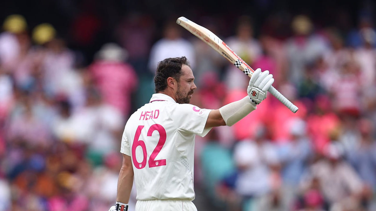 ಇದಕ್ಕುತ್ತರವಾಗಿ ಪ್ರಥಮ ಇನಿಂಗ್ಸ್ ಶುರು ಮಾಡಿದ ಆಸ್ಟ್ರೇಲಿಯಾ ತಂಡಕ್ಕೆ ಟ್ರಾವಿಸ್ ಹೆಡ್ ಭರ್ಜರಿ ಆರಂಭ ಒದಗಿಸಿದ್ದರು. ಮೊದಲ ಓವರ್​ನಿಂದಲೇ ಬಿರುಸಿನ ಬ್ಯಾಟಿಂಗ್ ಪ್ರದರ್ಶಿಸಿದ್ದ ಹೆಡ್ ಇಂಗ್ಲೆಂಡ್ ಬೌಲರ್​ಗಳ ಬೆಂಡೆತ್ತಲಾರಂಭಿಸಿದರು. ಪರಿಣಾಮ ಟ್ರಾವಿಸ್ ಬ್ಯಾಟ್​ನಿಂದ 105 ಎಸೆತಗಳಲ್ಲಿ ಶತಕ ಮೂಡಿಬಂತು.