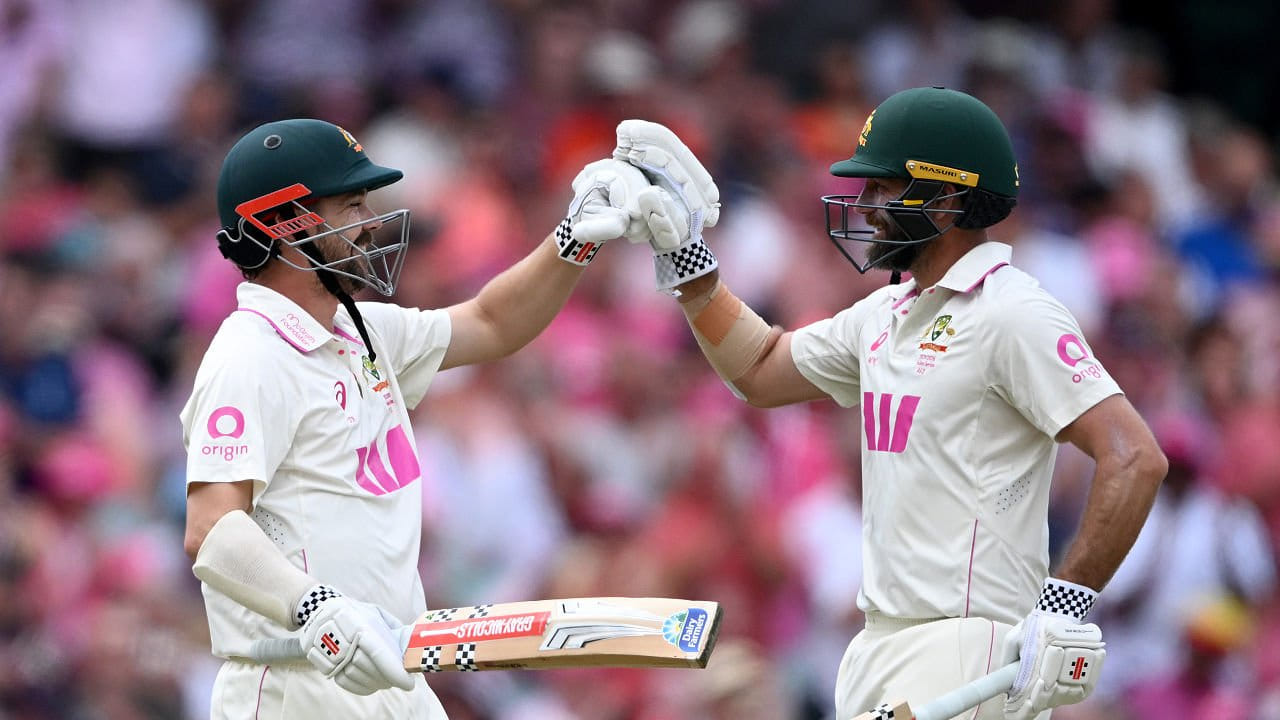 ಇನ್ನು ಈ ಪಂದ್ಯದಲ್ಲಿ 166 ಎಸೆತಗಳನ್ನು ಎದುರಿಸಿದ ಟ್ರಾವಿಸ್ ಹೆಡ್ 1 ಸಿಕ್ಸ್ ಹಾಗೂ 24 ಫೋರ್​ಗಳೊಂದಿಗೆ 163 ರನ್ ಬಾರಿಸಿದ್ದಾರೆ. ಈ ಭರ್ಜರಿ ಸೆಂಚುರಿ ನೆರವಿನೊಂದಿಗೆ ಆಸ್ಟ್ರೇಲಿಯಾ ತಂಡವು 74 ಓವರ್​ಗಳ ಮುಕ್ತಾಯದ ವೇಳೆ 4 ವಿಕೆಟ್ ಕಳೆದುಕೊಂಡು 311 ರನ್​ ಕಲೆಹಾಕಿದೆ.