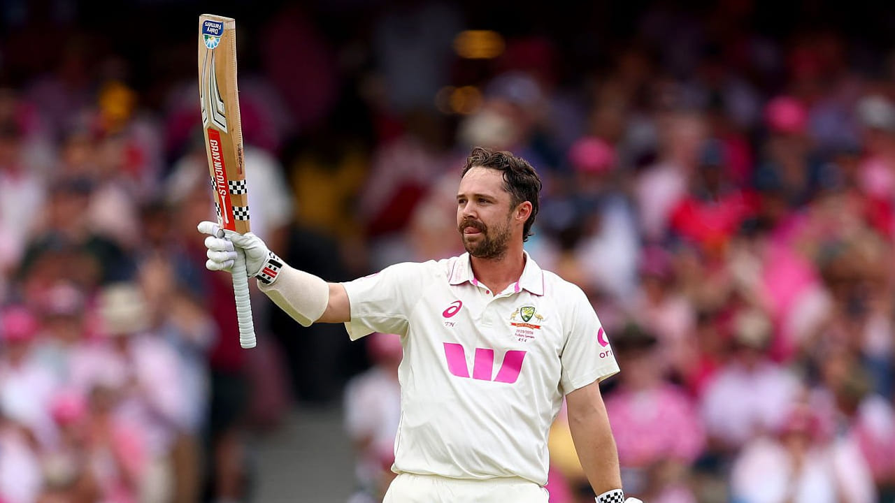 ಇದಕ್ಕೂ ಮುನ್ನ 2021ರ ಆ್ಯಶಸ್ ಸರಣಿಯಲ್ಲಿ ಟ್ರಾವಿಸ್ ಹೆಡ್ 143 ಎಸೆತಗಳಲ್ಲಿ 150 ರನ್​ ಬಾರಿಸಿದ್ದರು. ಇದೀಗ 152 ಎಸೆತಗಳ ಮೂಲಕ 150 ರನ್​ ಕಲೆಹಾಕಿ 140 ವರ್ಷಗಳ ಆ್ಯಶಸ್ ಸರಣಿ ಇತಿಹಾಸದಲ್ಲೇ ಯಾರಿಂದಲೂ ಸಾಧ್ಯವಾಗದ ವಿಶೇಷ ದಾಖಲೆಯನ್ನು ಟ್ರಾವಿಸ್ ಹೆಡ್ ತಮ್ಮದಾಗಿಸಿಕೊಂಡಿದ್ದಾರೆ.