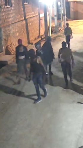 ಮುಖಕ್ಕೆ ಮಾಸ್ಕ್, ಕೈಯಲ್ಲಿ ಕೋಲು: ಕಳ್ಳರ ಓಡಾಟ