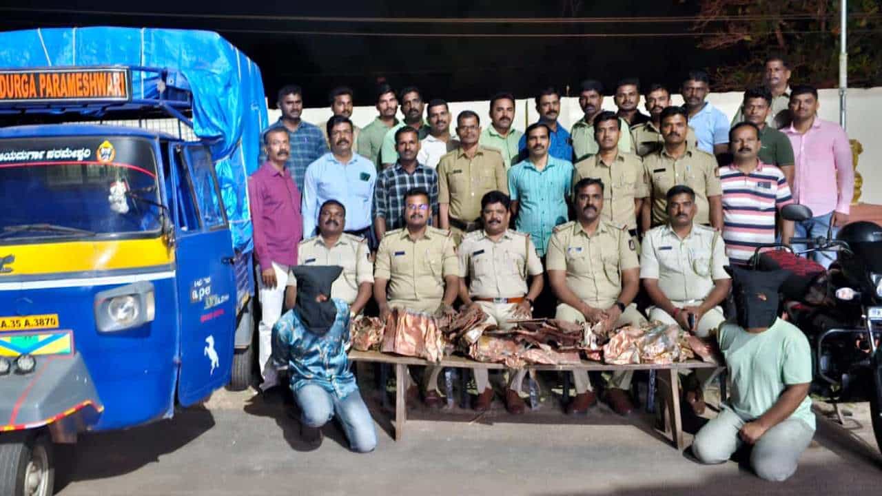 ಪರಶುರಾಮ ಥೀಮ್ ಪಾರ್ಕ್ನ ತಾಮ್ರ ಹೊದಿಕೆ ಕದ್ದಿದ್ದ ಕಳ್ಳರಿಬ್ಬರು ಸೆರೆ: ಕದ್ದವರು ಕಾಂಗ್ರೆಸ್ ಬ್ರದರ್ಸ್ ಎಂದ ಶಾಸಕ ಪರಶುರಾಮ ಥೀಮ್ ಪಾರ್ಕ್ನ ತಾಮ್ರ ಹೊದಿಕೆ ಕದ್ದಿದ್ದ ಕಳ್ಳರಿಬ್ಬರು ಸೆರೆ: ಕದ್ದವರು ಕಾಂಗ್ರೆಸ್ ಬ್ರದರ್ಸ್ ಎಂದ ಶಾಸಕ