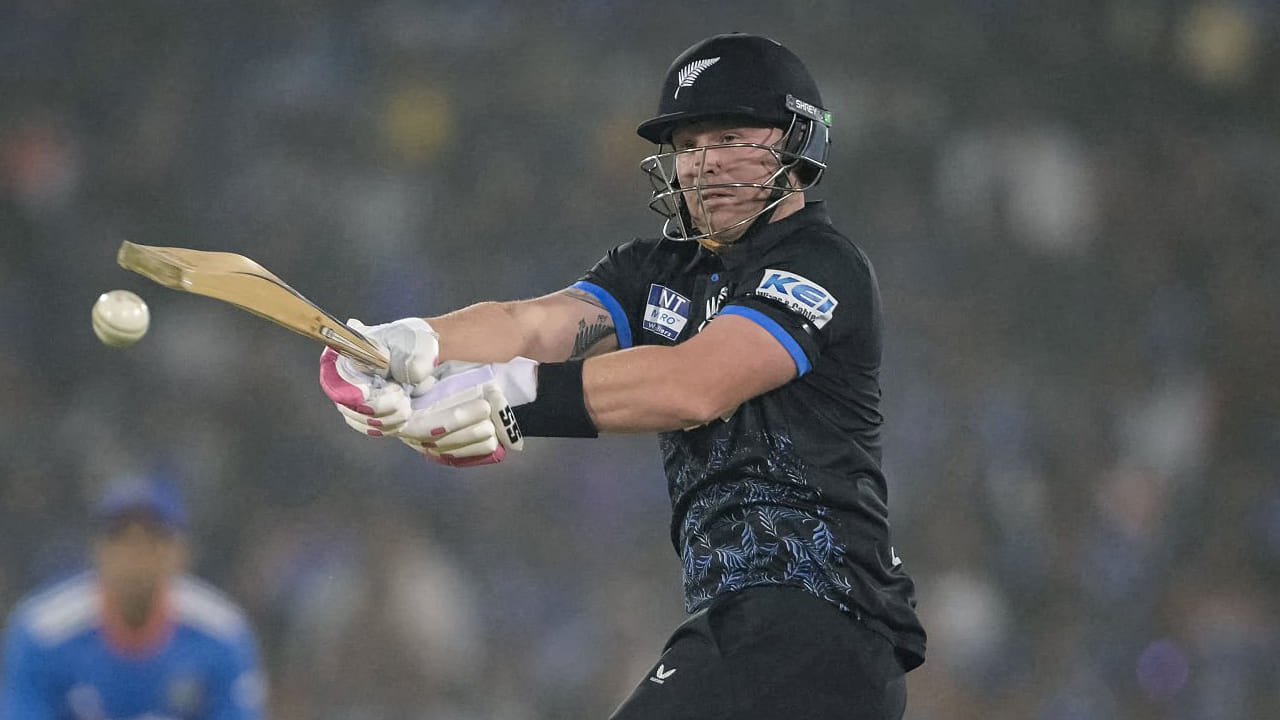 ಅದರಂತೆ ಮೊದಲು ಬ್ಯಾಟ್ ಮಾಡಿದ ನ್ಯೂಝಿಲೆಂಡ್ ತಂಡದ ಪರ ಆರಂಭಿಕ ದಾಂಡಿಗ ಟಿಮ್ ಸೈಫರ್ಟ್ ಸ್ಫೋಟಕ ಅರ್ಧಶತಕ ಸಿಡಿಸಿದರು. ಸೈಫರ್ಟ್ ಬಾರಿಸಿದ 62 ರನ್​ಗಳ ನೆರವಿನೊಂದಿಗೆ ನ್ಯೂಝಿಲೆಂಡ್ ತಂಡವು 20 ಓವರ್​ಗಳಲ್ಲಿ 7 ವಿಕೆಟ್ ಕಳೆದುಕೊಂಡು 215 ರನ್​ ಕಲೆಹಾಕಿತು.