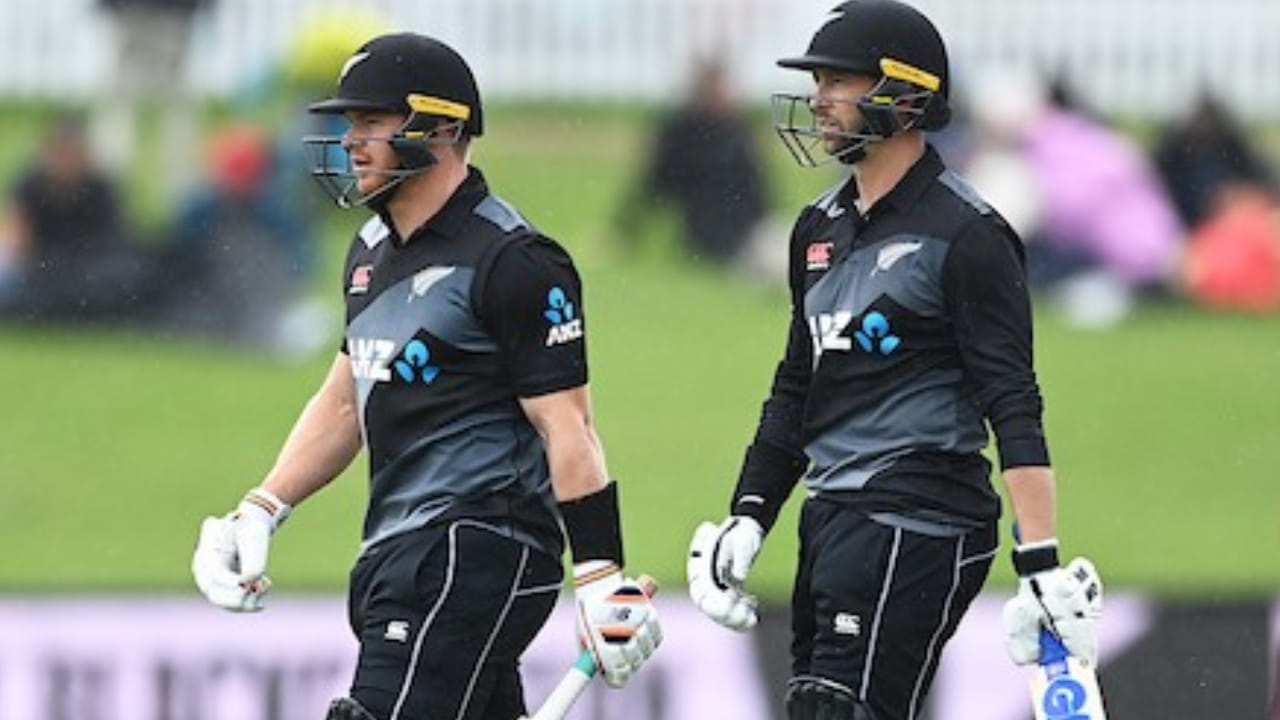 2022 ರ ಟಿ20 ವಿಶ್ವಕಪ್ ಸೆಮಿಫೈನಲ್ ನಂತರ ಟಿ20 ಅಂತರರಾಷ್ಟ್ರೀಯ ಪಂದ್ಯದಲ್ಲಿ ಭಾರತದ ವಿರುದ್ಧ 100 ರನ್‌ಗಳ ಆರಂಭಿಕ ಪಾಲುದಾರಿಕೆ ಇದಾಗಿದೆ. ಇದಲ್ಲದೆ, ಟಿ20ಕ್ರಿಕೆಟ್​ನಲ್ಲಿ ಭಾರತದ ವಿರುದ್ಧ ಕಿವೀಸ್​ನ ಆರಂಭಿಕ ಜೋಡಿ 100 ರನ್‌ಗಳ ಪಾಲುದಾರಿಕೆಯನ್ನು ಹಂಚಿಕೊಂಡು ಒಂಬತ್ತು ವರ್ಷಗಳಾಗಿತ್ತು. ಇದಕ್ಕೂ ಮೊದಲು, ಮಾರ್ಟಿನ್ ಗುಪ್ಟಿಲ್ ಮತ್ತು ಕಾಲಿನ್ ಮನ್ರೋ 2017 ರ ರಾಜ್‌ಕೋಟ್ ಪಂದ್ಯದಲ್ಲಿ 105 ರನ್‌ಗಳ ಜೊತೆಯಾಟ ನಡೆಸಿದ್ದರು.