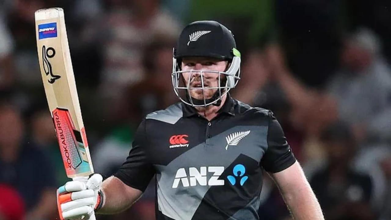 ವಿಶಾಖಪಟ್ಟಣದಲ್ಲಿ ನಡೆಯುತ್ತಿರುವ 4ನೇ ಟಿ20 ಪಂದ್ಯದಲ್ಲಿ ಮೊದಲು ಬ್ಯಾಟಿಂಗ್‌ ಮಾಡಿದ ನ್ಯೂಜಿಲೆಂಡ್ ತಂಡ 
ಭಾರತಕ್ಕೆ 216 ರನ್‌ಗಳ ಗುರಿ ನೀಡಿದೆ. ಪಂದ್ಯದಲ್ಲಿ ಟಾಸ್ ಸೋತು ಮೊದಲು ಬ್ಯಾಟಿಂಗ್ ಮಾಡಿದ ನ್ಯೂಜಿಲೆಂಡ್, ಟಿಮ್ ಸೀಫರ್ಟ್ ಅವರ 62 ರನ್‌ಗಳ ನೆರವಿನಿಂದ 20 ಓವರ್‌ಗಳಲ್ಲಿ ಏಳು ವಿಕೆಟ್‌ಗಳಿಗೆ 215 ರನ್ ಗಳಿಸಿತು.