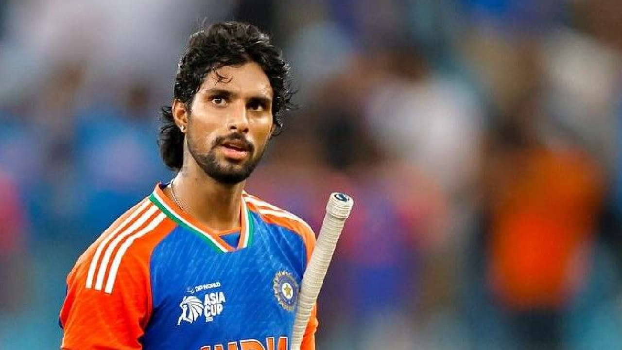 ಏಕೆಂದರೆ ತೊಡೆಸಂಧು ಗಾಯದ ಸಮಸ್ಯೆಗೆ ಒಳಗಾಗಿರುವ ತಿಲಕ್ ವರ್ಮಾ ಶಸ್ತ್ರಚಿಕಿತ್ಸೆಗೆ ಒಳಗಾಗಿದ್ದಾರೆ. ಹೀಗಾಗಿ ನ್ಯೂಝಿಲೆಂಡ್ ವಿರುದ್ಧದ ಐದು ಪಂದ್ಯಗಳ ಸರಣಿಯ ಮೊದಲೆರಡು ಪಂದ್ಯಗಳಿಗೆ ಅಲಭ್ಯರಾಗಲಿರುವುದು ಖಚಿತವಾಗಿದೆ. ಆ ಬಳಿಕ ಸಂಪೂರ್ಣ ಫಿಟ್ನೆಸ್ ಸಾಧಿಸಿದರೆ ಮಾತ್ರ ಅವರು ನ್ಯೂಝಿಲೆಂಡ್ ವಿರುದ್ಧದ ಸರಣಿಯಲ್ಲಿ ಕಾಣಿಸಿಕೊಳ್ಳಲಿದ್ದಾರೆ.