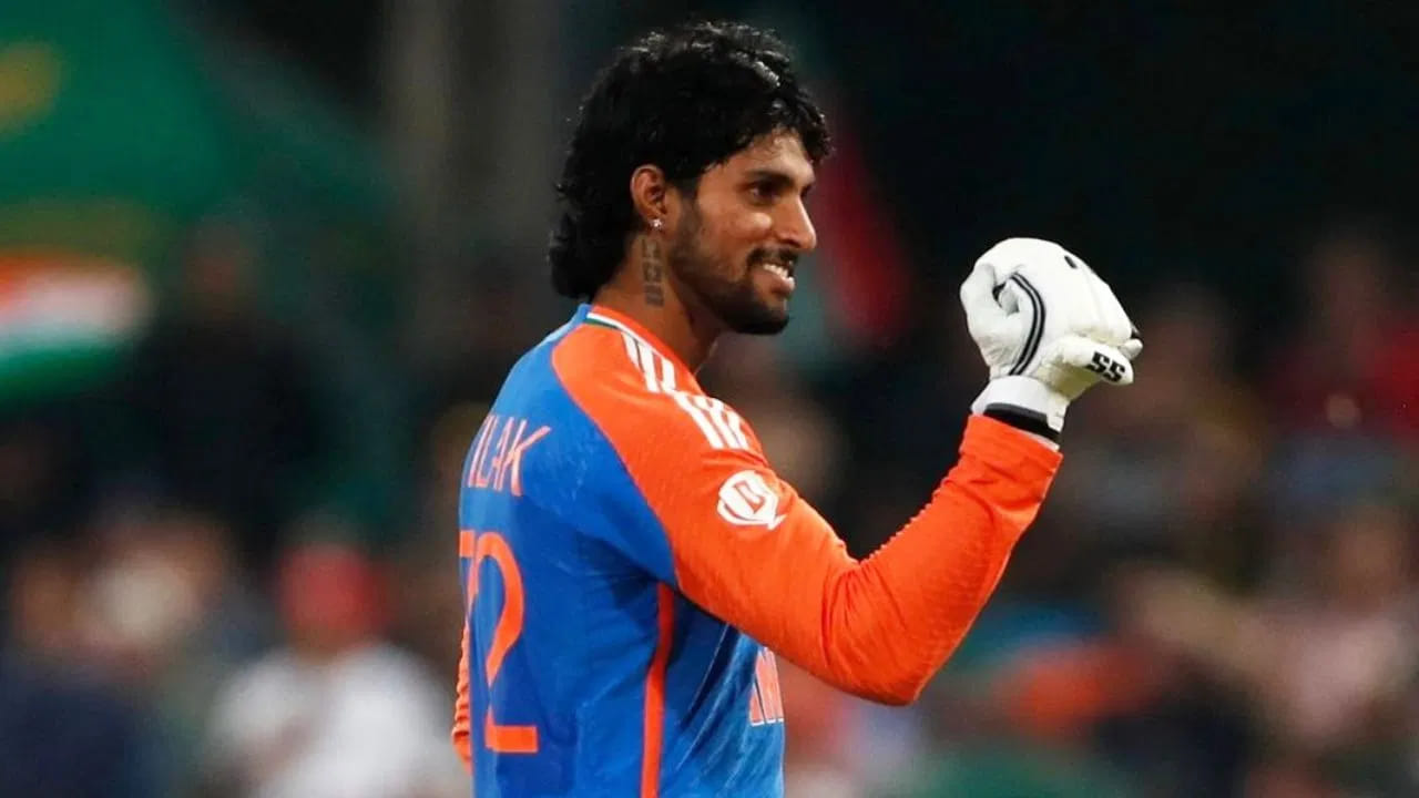 ಭಾರತ ಟಿ20 ತಂಡದ ಪ್ರಮುಖ ಆಟಗಾರ ತಿಲಕ್ ವರ್ಮಾ ಗಾಯದ ಕಾರಣ ಶಸ್ತ್ರಚಿಕಿತ್ಸೆಗೆ ಒಳಗಾಗಿದ್ದಾರೆ. ವಿಜಯ ಹಝಾರೆ ಟೂರ್ನಿಯ ವೇಳೆ ತೊಡೆಸಂಧು ಸಮಸ್ಯೆಗೆ ಒಳಗಾಗಿದ್ದ ತಿಲಕ್ ಆಸ್ಪತ್ರೆಗೆ ದಾಖಲಾಗಿದ್ದು, ನೋವಿನ ಸಮಸ್ಯೆಗೆ ಸರ್ಜರಿ ಮಾಡಿಸಿಕೊಂಡಿದ್ದಾರೆ.